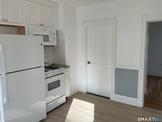 13 Alger St in New London, CT - Building Photo - Building Photo