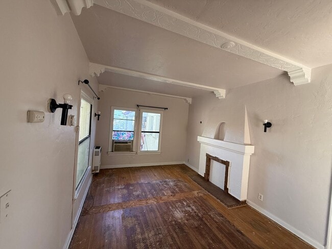 5942 Willoughby Ave in Los Angeles, CA - Building Photo - Building Photo