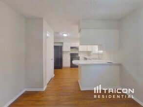 4511 Burkegate Dr in Spring, TX - Building Photo - Building Photo