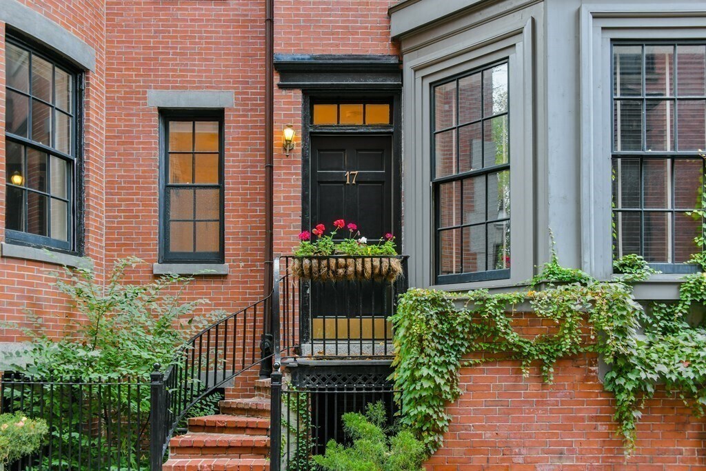 17 Willow St in Boston, MA - Building Photo