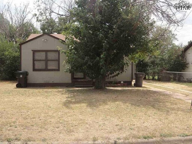 property at 1633 Hamlin Ave