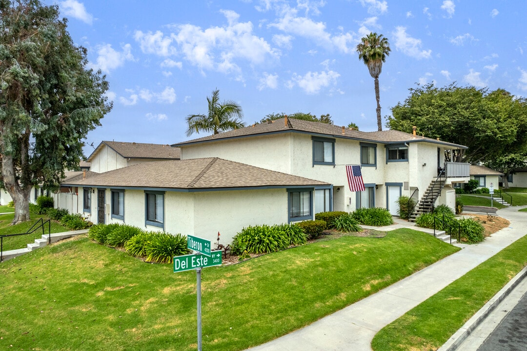 4222 Tiberon Dr in Oceanside, CA - Foto de edificio