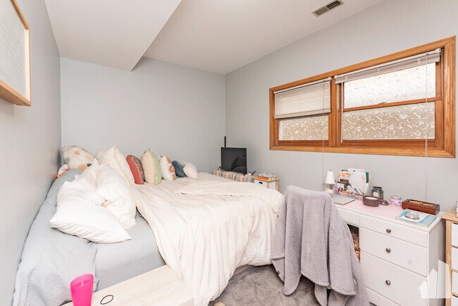 844 N Wood St, Unit 2 in Chicago, IL - Foto de edificio - Building Photo