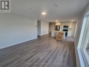 801 Glenroy Gilbert Dr in Ottawa, ON - Building Photo - Building Photo