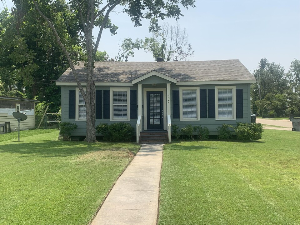 500 E Lagrange St in Lake Charles, LA - Building Photo