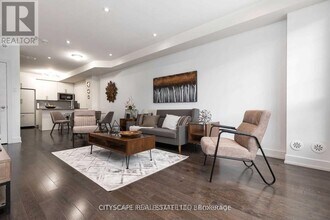 1060 Lansdowne Ave in Toronto, ON - Building Photo - Building Photo