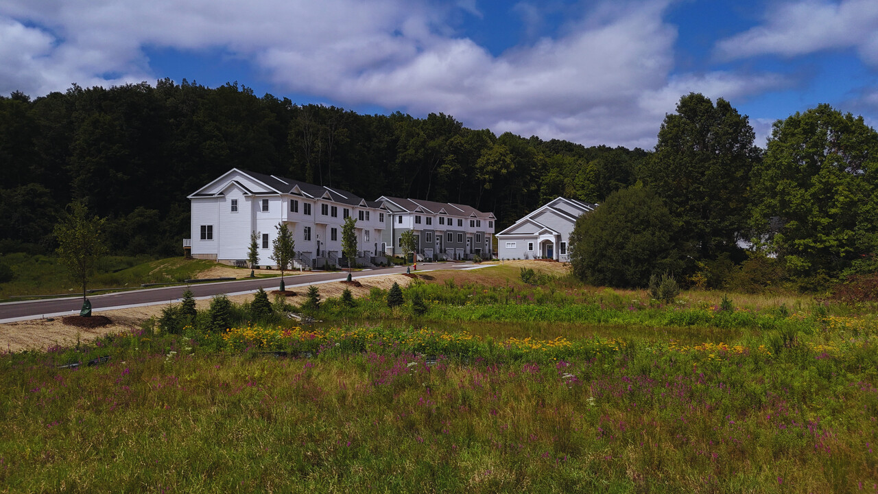 The Grand Ryefield in Bloomfield, CT - Foto de edificio