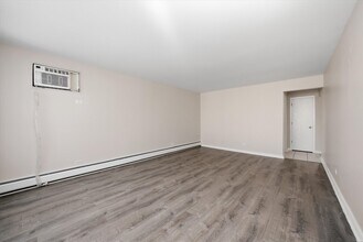 6135 W 79th St in Burbank, IL - Building Photo - Building Photo