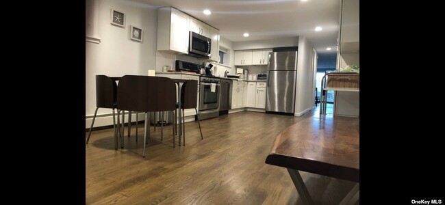 843 Oceanfront, Unit Lower in Long Beach, NY - Building Photo - Building Photo