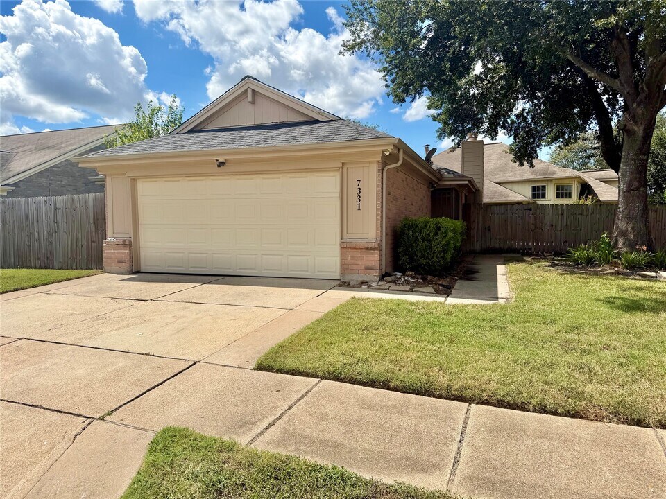 7331 Burkridge Dr in Houston, TX - Building Photo