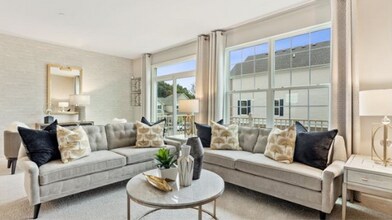 2325 Southwind Blvd in South Elgin, IL - Foto de edificio - Building Photo