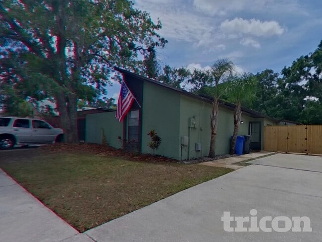 1933 Gregory Dr, Unit A18 in Tampa, FL - Building Photo - Building Photo