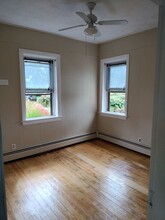 47 Yeoman Ave, Unit FirstFloor in Cranston, RI - Foto de edificio - Building Photo