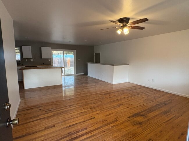 1635 Capulin Dr in Colorado Springs, CO - Foto de edificio - Building Photo