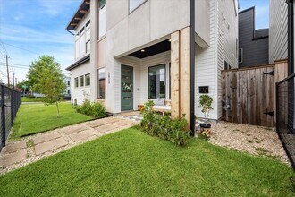 2012 Welch St in Houston, TX - Building Photo - Building Photo