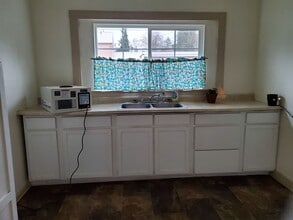 924 Main St in Sweet Home, OR - Building Photo - Building Photo