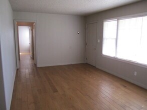 2749 Cambridge Ct in Oklahoma City, OK - Building Photo - Building Photo