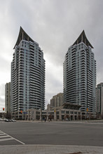 1 Elm Dr W in Mississauga, ON - Building Photo - Building Photo