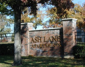 Ash Lane in Euless, TX - Building Photo - Building Photo