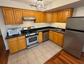 1118 Buttonwood St, Unit B in Philadelphia, PA - Building Photo - Building Photo