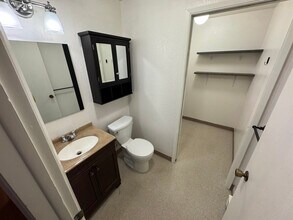 4913-4915 N Drury Rd in Otis Orchards, WA - Building Photo - Building Photo