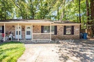 819 Sandpiper Dr in Ladson, SC - Building Photo