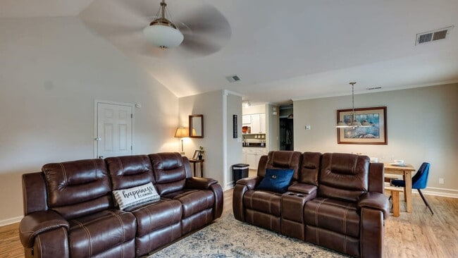 4 Rivermist Ln in Savannah, GA - Foto de edificio - Building Photo