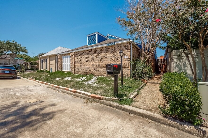 11222 Forked Bough Dr, Unit H104 in Houston, TX - Building Photo