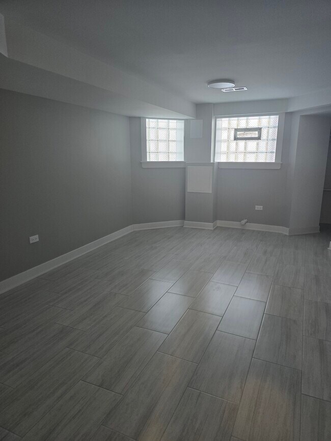 1227 N Parkside Ave, Unit Garden in Chicago, IL - Foto de edificio - Building Photo