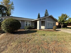 8670 Sumerlin Ct in Elk Grove, CA - Building Photo - Building Photo