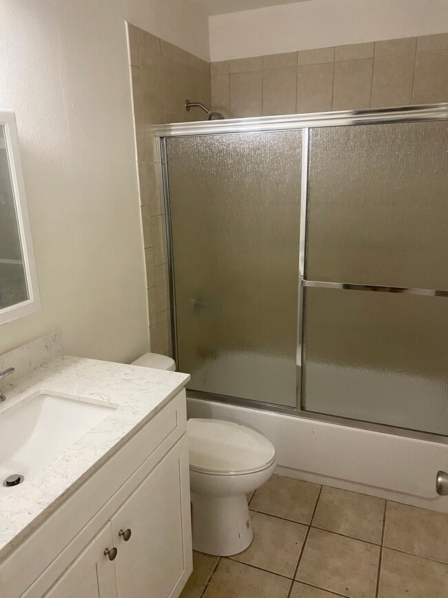 18350 Hatteras St, Unit 181 in Tarzana, CA - Foto de edificio - Building Photo