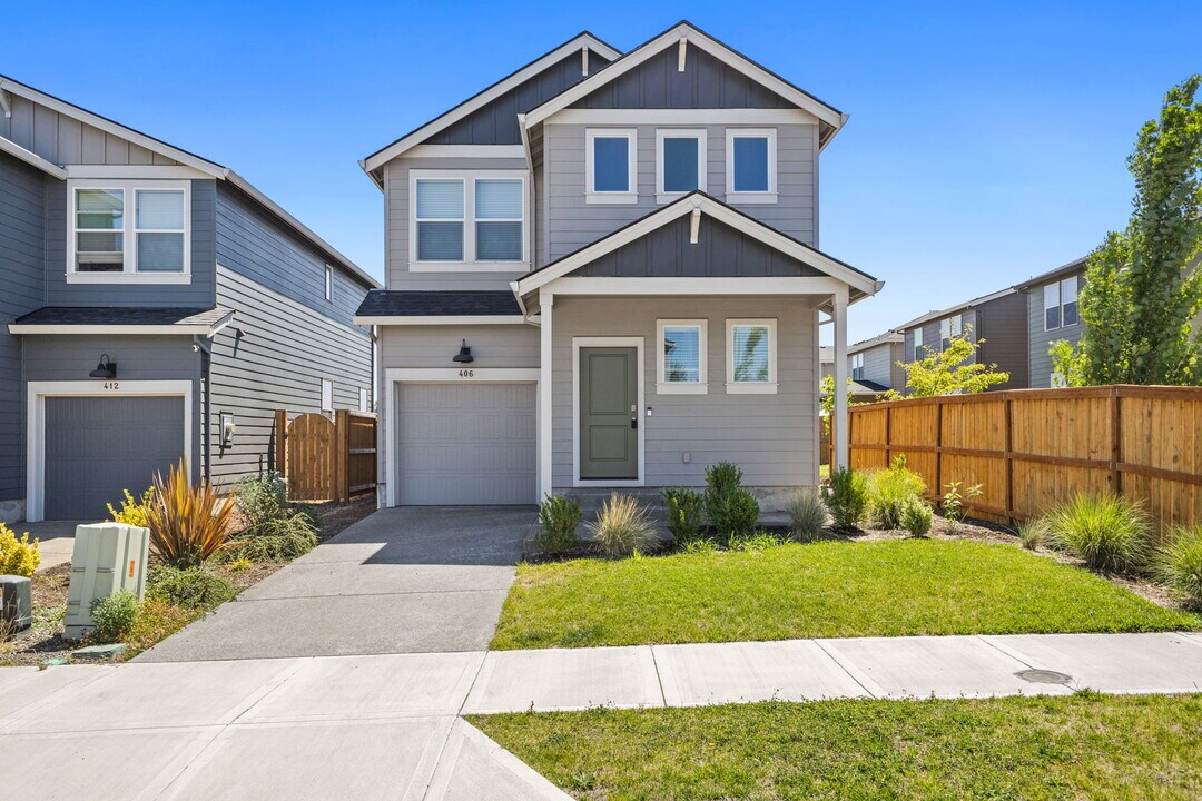 406 Lost Lake St NE in Salem, OR - Building Photo