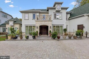 855 Dolley Madison Blvd in McLean, VA - Building Photo