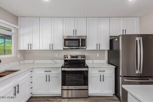 9938 W Willow Creek Cir in Sun City, AZ - Building Photo