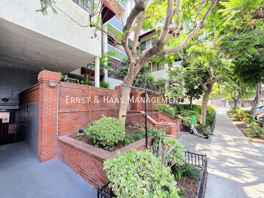 730 W 4th St in Long Beach, CA - Building Photo