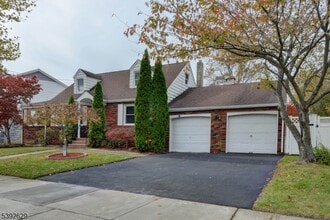 29 Winifred Dr in Totowa, NJ - Building Photo - Building Photo