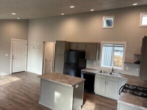 1128 Hemlock St NW in Salem, OR - Building Photo - Building Photo