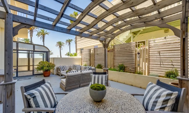 101 California Ave in Santa Monica, CA - Building Photo - Building Photo