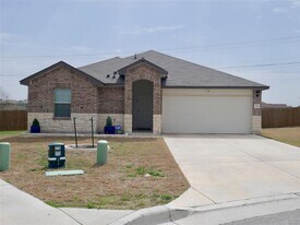 524 Taggart Trail in Jarrell, TX - Building Photo