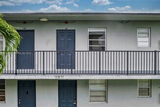 4300 SW 67th Ave in Miami, FL - Building Photo - Building Photo