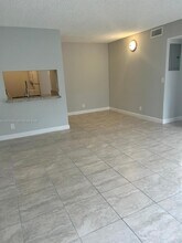 802 Twin Lakes Dr in Coral Springs, FL - Building Photo - Building Photo