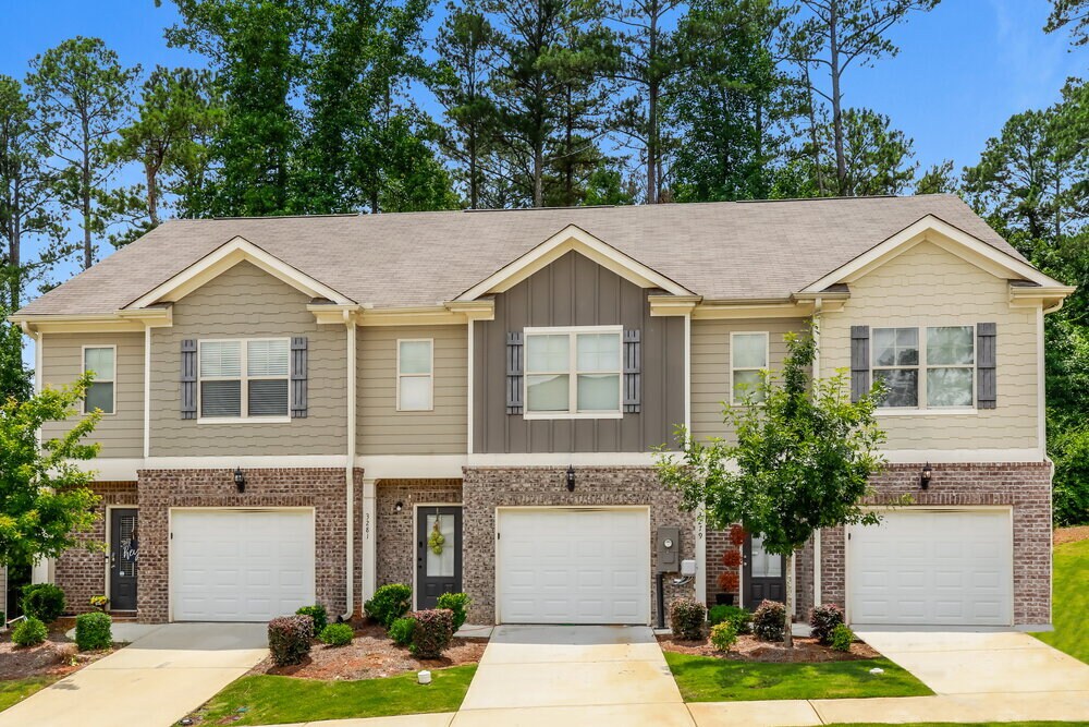 3281 Pennington Dr in Stonecrest, GA - Building Photo