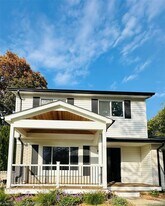 1684 Rustic Ln in Keego Harbor, MI - Building Photo