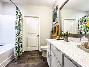Grand Oak at Town Park in La Vergne, TN - Building Photo - Building Photo