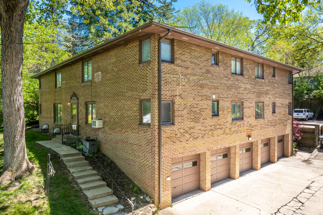 Grand Condominiums in Des Moines, IA - Building Photo