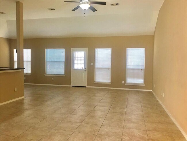 9104 N Green River Dr photo'
