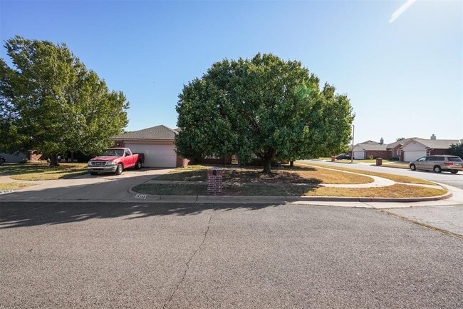 16300 Seminole Pointe Pl in Edmond, OK - Building Photo - Building Photo