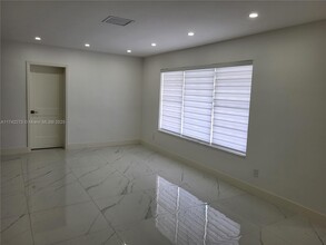 951 SW 45th Ave in Miami, FL - Building Photo - Building Photo