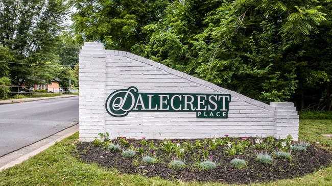 Dalecrest Place in Charlotte, NC - Building Photo - Building Photo