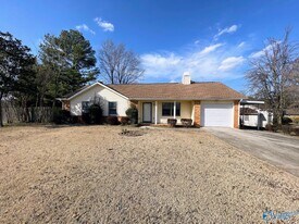 1501 Westview Dr NW in Huntsville, AL - Building Photo